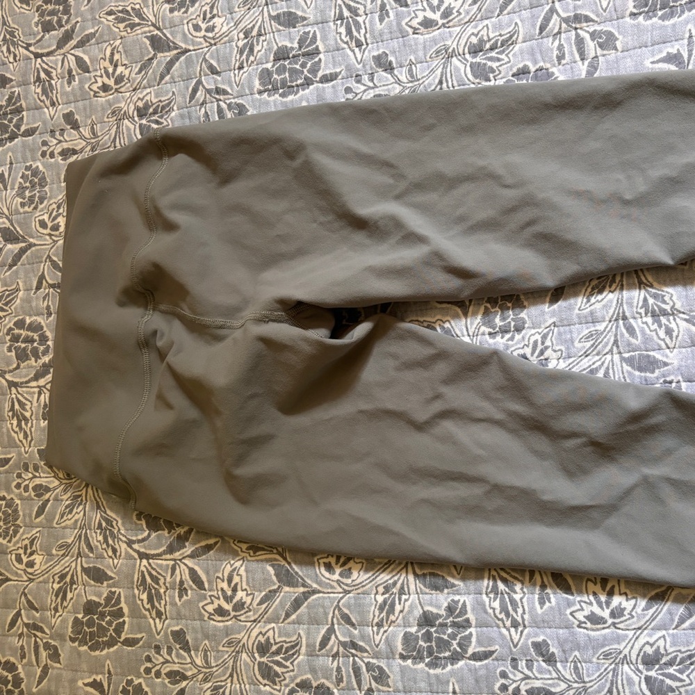 Alo yoga leggings good condition!!
